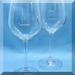 G22. 2 Rona Slovakia wine glasses. 